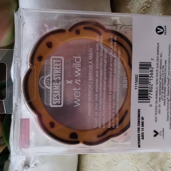 Limited edition Sesame Street Makeup - Picture 3 of 8